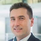 Współpracuje z lokalnym biznesem w celu rozwoju zarządzania projektami, programami i portfelami projektów w ich organizacjach.