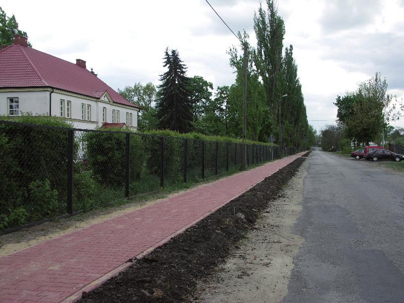 Wydatki inwestycyjne w powiecie kozienickim sandrówka polegająca na dobudowie chodnika w m. Stanisławice, Aleksandrówka 2,315km, chodnik w technologii kostki brukowej obramowanej obrzeżem wartość 557.