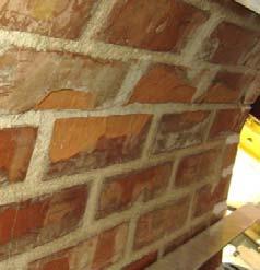 The vault with crushed granite fill after test: a) the view of the vault after failure, b) local brick failure on the intrados of the vault at 15A and 16A brick courses Przemieszczenia średnie w