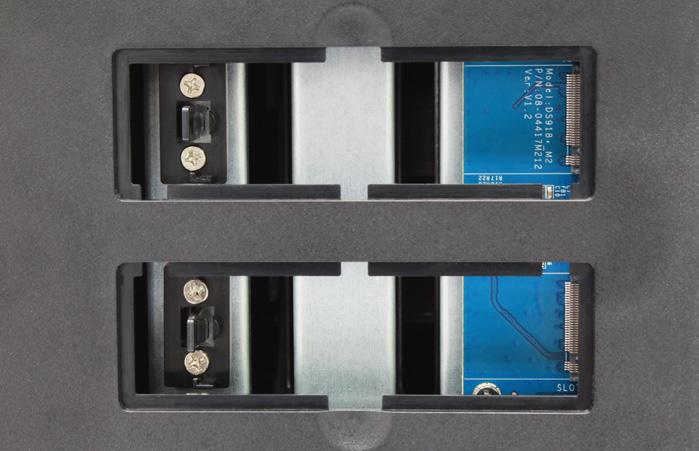 Dodawanie dysku SSD M.2 NVMe do DiskStation Na serwerze DiskStation można zainstalować do dwóch dysków SSD M.2 NVMe 2280 w celu utworzenia wolumenu pamięci podręcznej SSD.