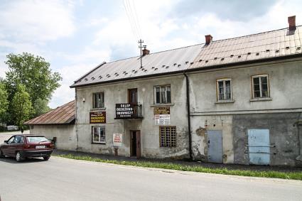 pustostany oraz nie tworzące estetycznego obrazu miejscowości obiekty magazynowe z nieuporządkowanymi terenami wokół. Rysunek 20.