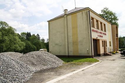 Brak takiego miejsca wpływa dezintegrująco na lokalną społeczność, prowadzi do rozpadu więzi społecznych. Rysunek 26.