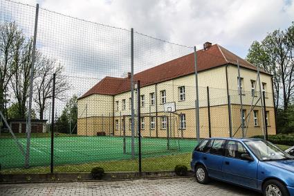 Szkoła poddana została niedawno termomodernizacji i wymianie urządzeń grzewczych, wymaga jednak pilnych prac remontowych wewnątrz. 5.2.
