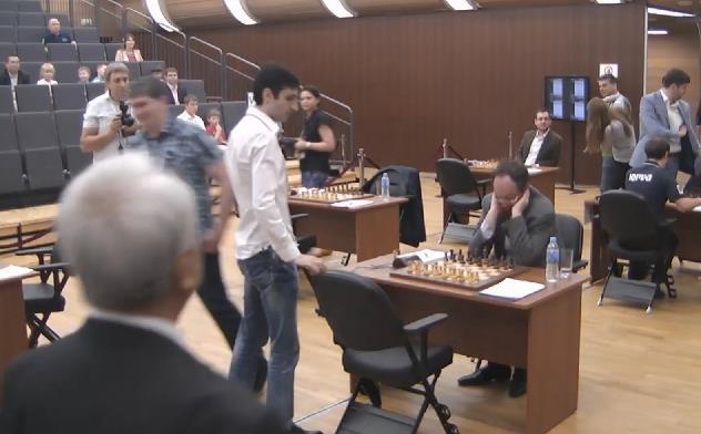 Za chwilę rozpocznie się III runda 1682.Partia hiszpańska [C68] FIDE Grand Prix, Chanty Mansyjsk 2015 GM Jakowienko (Rosja) 2738 GM Swidler (Rosja) 2734 1.e4 e5 2.Sf3 Sc6 3.Gb5 a6 4.Gc6 dc6 5.