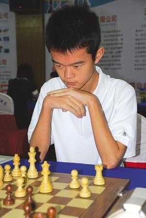 Wh8 46.h7 Kd7 47.Sh6 Ke7 48.Sf7 Wh7 49.Gh7 Kf7 50.Gf5 i czarne poddały się. Wielkim sukcesem zakończył się udział Ding Lirena w mistrzostwach kraju w 2009 roku zdobył pierwsze miejsce!