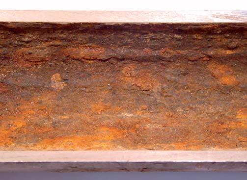 Rys. 8. Wygląd rury silnie skorodowanej od strony wewnętrznej (rura nr 3 ) Rys. 9. Wżery korozyjne na powierzchni zewnętrznej rury 3 (element 3A). Głębokość wżerów w mm Rys. 1.