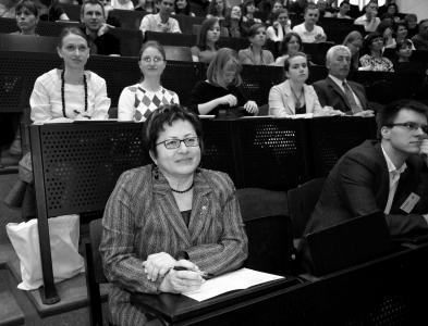 Organizatorzy przewidzieli bardzo szeroki tematycznie zakres Konferencji, która była również znakomicie zorganizowana i zgromadziła pełną salę na trwającej 6 godzin Konferencji (praktycznie bez