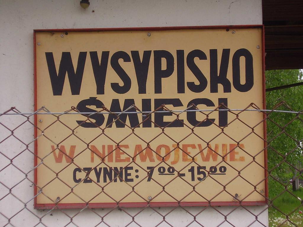 komunalnych. Obecnie pełni również funkcję składowiska międzygminnego, gdyż deponowane są na nim odpady terenu miejscowości ościennych (głównie Boniewo). Fot.