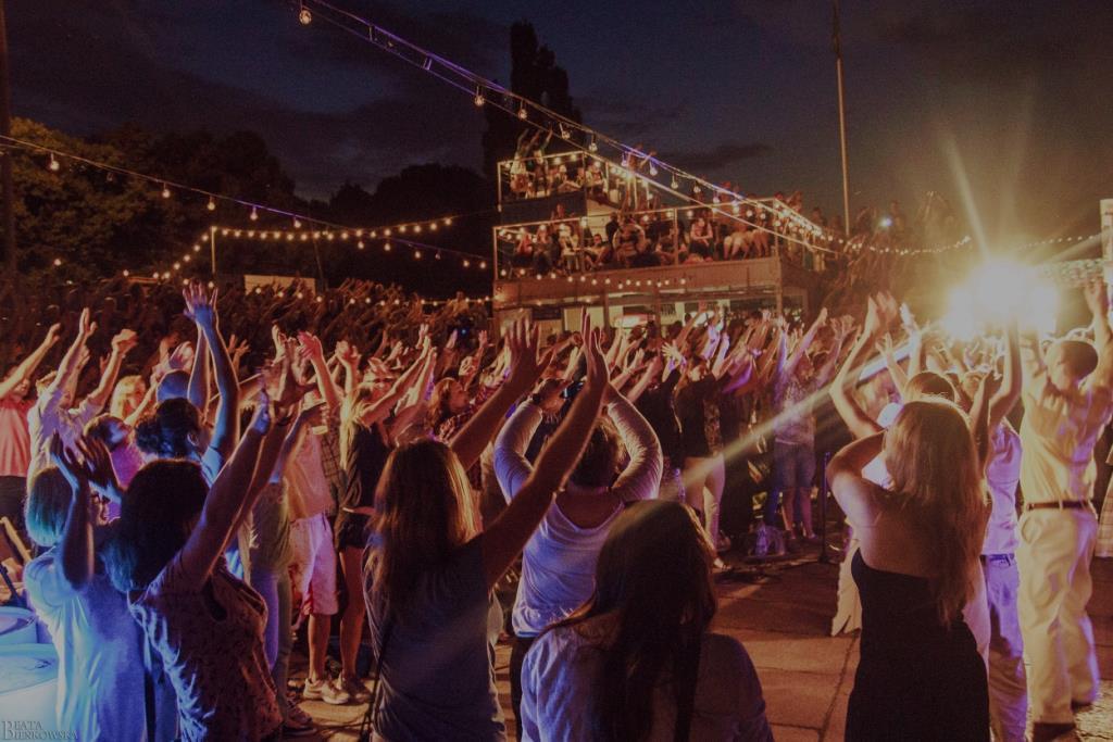 PONAD 60 POKAZÓW SPEKTALU / MIĘDZYNARODOWE FESTIWALE / PLENERY/ POKAZY ZAMKNIĘTE.