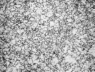 Struktura i własnoci mechaniczne elementów kutych 25 µm, a stal B około 7 µm (rys.4 i 5) oraz struktur martenzytyczno-bainityczn (rys.6 i 7).