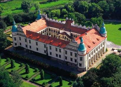 Baranów Sandomierski, zámok Leszczyńskich BLIZIANKA, POWIAT STRZYśOWSKI Cerkva gréckokatolícka farská, drevená z roku 1870, od roku 1946 rímskokatolícky kostol, v súčasnosti nevyužívaná BLIZNE,