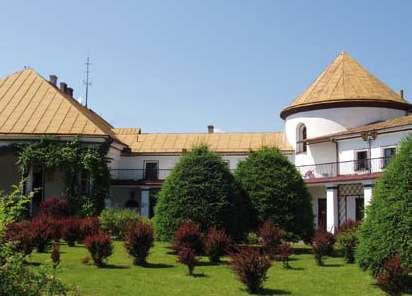 1884 przebudowana; dzwonnica drewniana z XVIII w., starodrzew. Krzeczowice, POWIAT PRZEWORSKI Kościół, drewniany, zbud. z fundacji J. Kowalskiego przed 1793; od pocz. XIX w. cerkiew gr.-kat. pw. św.