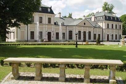 Resztki parku podworskiego. SANOCZEK, POWIAT SANOCKI Cerkiew gr.-kat. z 1863, obecnie kościół rzym.-kat. SANOK, POWIAT SANOCKI Średniowieczny zespół urbanistyczny.