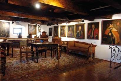 LeŜajsk, Muzeum Prowincji oo. Bernardynów LEśAJSK, POWIAT LEśAJSKI Muzeum Prowincji Ojców Bernardynów 37-300 LeŜajsk, pl. Mariacki 8 tel.