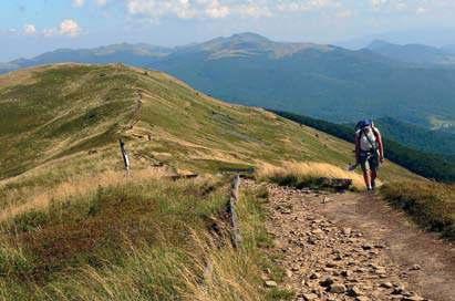 czarny, długość 19 km) Przemyśl Wapielnica Brylińce Kopyśno Kopystańka (541 m) Bircza Leszczawa Dolna Roztoka Rakowa Słonny (667 m) Liszna Orli Kamień (554 m) Sanok (szlak czerwony, długość 76 km)