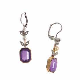 ~ 0,06 ct, 8 rozet diamentowych, 2 perły hodowlane, boki grawerowane, masa: