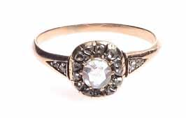 0,585, srebro, 17 diamentów ł. ~ 1,20 ct, masa: 4,05 g Cena wywoławcza: 11 000 zł Estymacja: 15 000 20 000 50 Brosza z rozetami pocz. XX w.