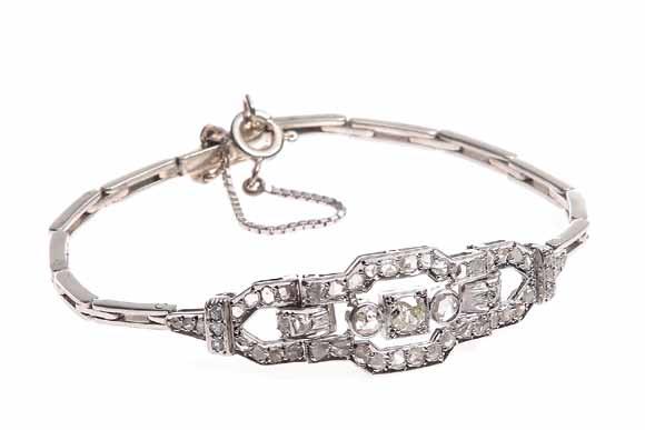 Estymacja: 4 000 5 000 2 Pierścionek art déco l. 30.-40. XX w. platyna pr., 1 diament ~ 0,37 ct, 2 diamenty ł.