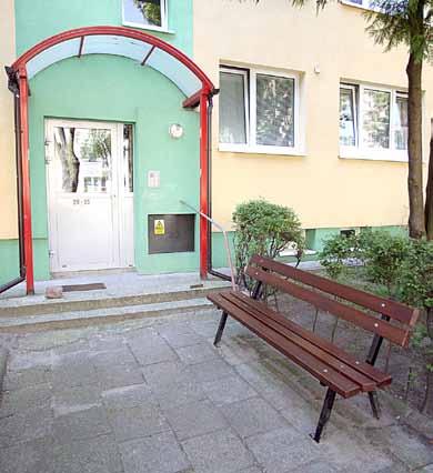 Administracja nr 1 i drzwiowa w 9 blokach Toruńskiej 15 Niecałej 3 Ostatniej 16 Łaskiej 44 Łaskiej 40 Łaskiej 90 Łaskiej 92 Łaskiej 94 Łaskiej 96 ul.