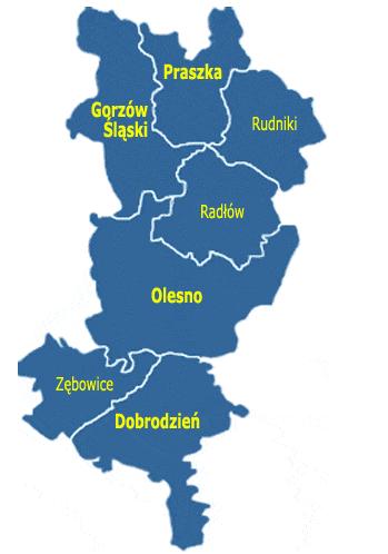 Od wschodu Gmina Dobrodzień sąsiaduje z gminami Ciasna i Pawonków, od południa z gminami Zawadzkie, Kolonowskie i Ozimek, od zachodu z gminą Zębowice i od północy z gminą Olesno.