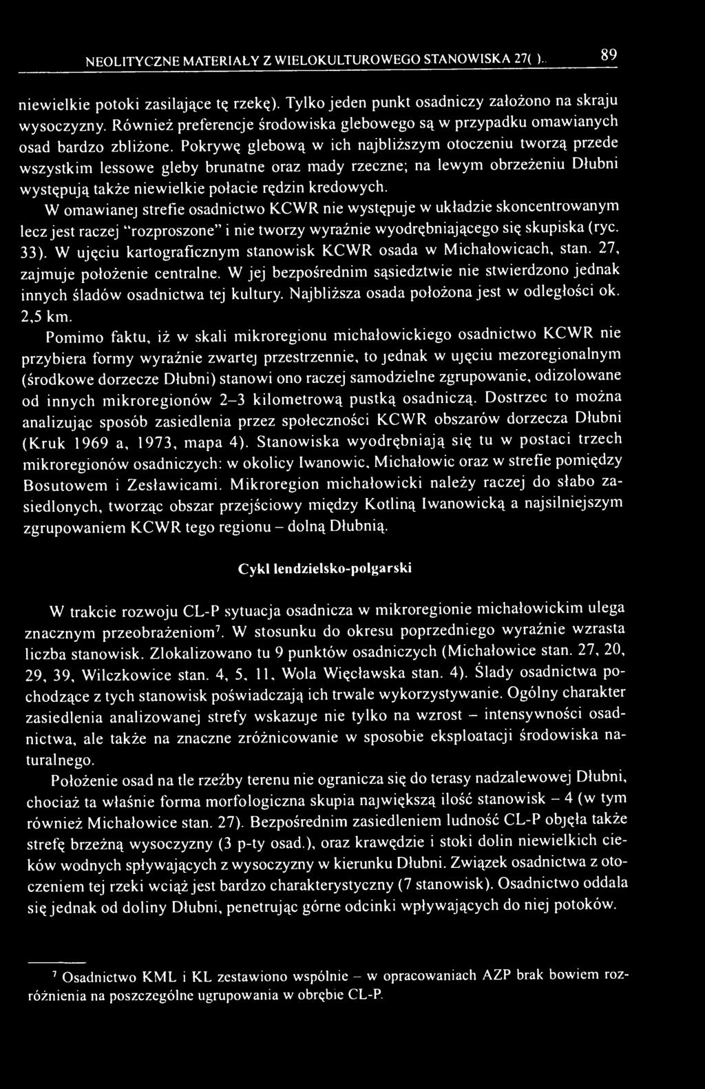 Pokrywę glebową w ich najbliższym otoczeniu tworzą przede wszystkim lessowe gleby brunatne oraz mady rzeczne; na lewym obrzeżeniu Dłubni występują także niewielkie połacie rędzin kredowych.