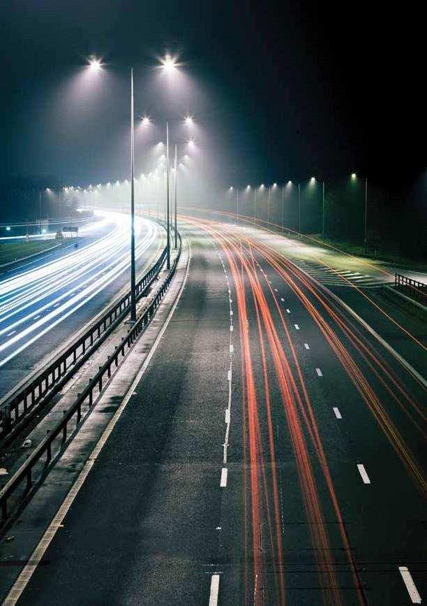 EcoStreet to innowacyjna, zupeł ie płaska oprawa oświetle ia drogowego wykonana w technologii LED.