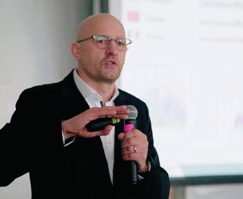 rozpłodowa. Hodowcy podkreślają także jej bezobsługowość i łatwe wyproszenia. Najlepsi wg producenta, przekraczają wynik 34 prosiąt od lochy w roku. F1 NAIMA 2.