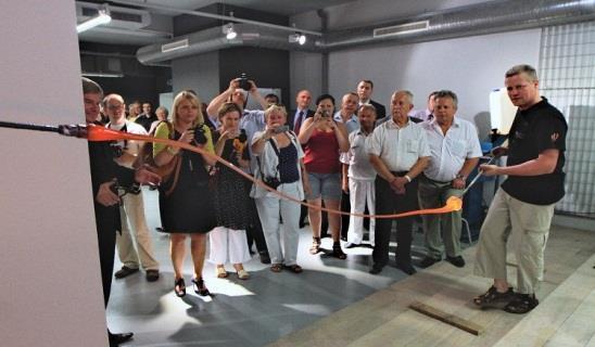 Program Ramowy biuro@bisontours.pl I www.bisontours.pl I www.wycieczkaszkolna.pl Dzień 1. Krosno Zbiórka grupy. Wyjazd w kierunku Krosna.