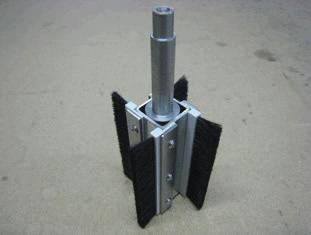 7.3 Wymiana szczotek czesarki Części zamienne 51900022 Szczotka do czyszczenia skór 150 mm Poluzować 3 śruby kluczem z gniazdem sześciokątnym Czesarka Soft Brush zasadniczo nie wymaga konserwacji,