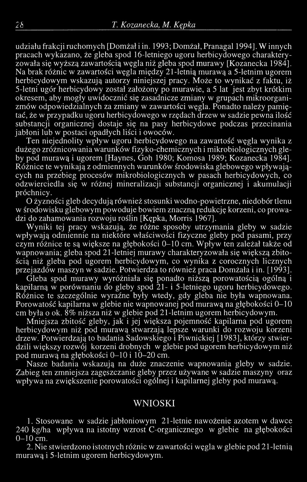Na brak różnic w zawartości węgla między 21-letnią murawą a 5-letnim ugorem herbicydowym wskazują autorzy niniejszej pracy.