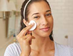 Reflect Clear Skin Essentials Zestaw pielęgnacyjny do cery trudnej 15%* Zawiera wszystkie 4 etapy codziennej pielęgnacji Reflect oraz pompkę do płynu ściągającego. Wybrany krem lub sztyft.