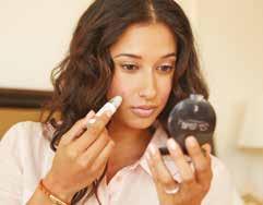 Test w warunkach domowych*** przeprowadzony z udziałem setek uczestników dowiódł jak skuteczny w zwalczaniu zanieczyszczeń skóry jest produkt Reflect Clear Skin Essentials.