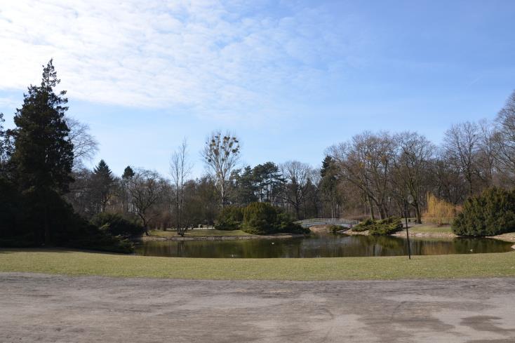 Załącznik 2.27. Park im. J. Poniatowskiego w Łodzi Park powstał w latach 1904-1910 na podstawie projektu zleconego przez ówczesnego prezydenta miasta Władysława Pieńkowskiego i opracowanego w 1903 r.