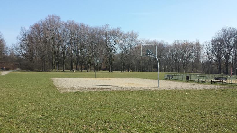 Załącznik 2.40. Park Nad Jasieniem w Łodzi Park powstał w 1964 r. na terenach łąk i nieużytków, które od 1824 r. były dzierżawione przez miasto K. F.