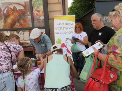 Tym samym lokalne sklepy, restauracje i stołówki są wciąż