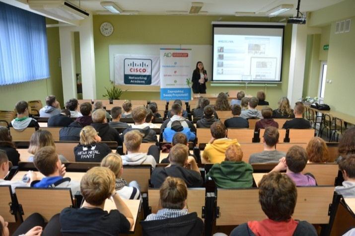 Metody pracy z uczniami Organizacja Dnia Informatyki w ALO (60 uczniów) wykład prowadzony przez Ryszarda Szubartowskiego Prezesa Stowarzyszenia TALENT w Gdyni, który wyjaśnił uczniom Po co uczyć się