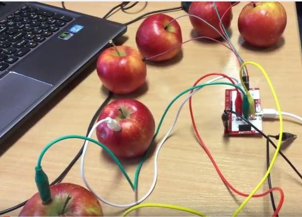 Programowanie w Makey Makey W marcu zakupiłam do szkoły robota Makey Makey. Uczniowie klasy Id udowodnili, że potrafią programować muzykę.