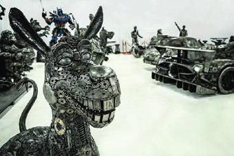 celebrytami, politykami, a także zwierzętami oraz hitami