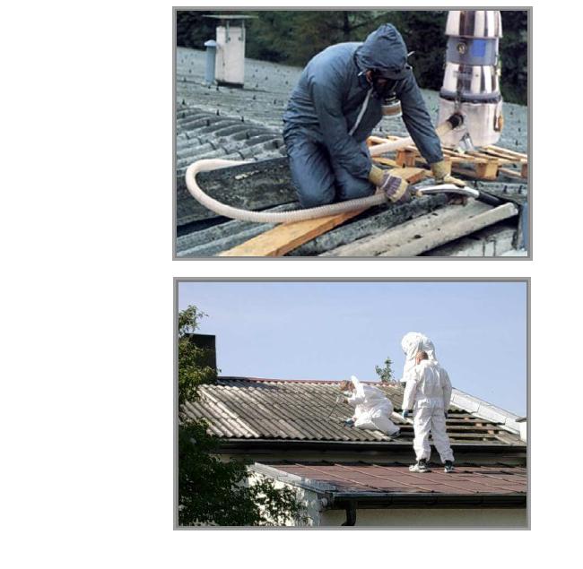 Zdjęcie 8 Przykład prawidłowego postępowania przy demontażu pokrycia dachowego z eternitu, pracownik ubrany w pyłoszczelny