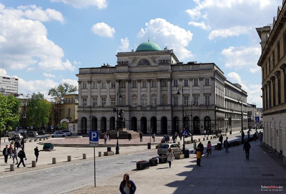 Ponadto architekt przebudował pałac Jana Hilzena, a także zaprojektował elementy architektoniczne pomnika