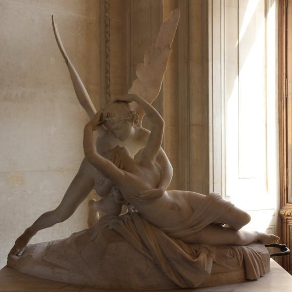 Canova, zafascynowany sztuką antyczną, zwłaszcza hellenistyczną, stworzył wiele rzeźb o tematyce mitologicznej.