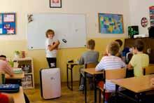 aircare wielofunkcyjny oczyszczacz powietrza Zastosowanie Zła jakość powietrza wewnętrznego w pomieszczeniach jest jedną z przyczyn powszechnie występujących chorób alergicznych i nowotworowych w