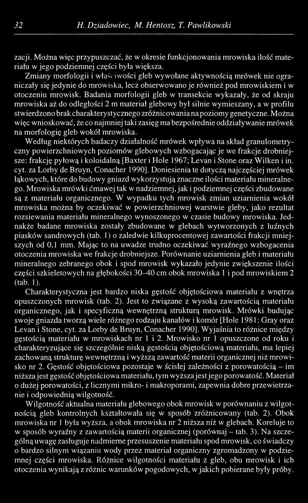 Badania morfologii gleb w transekcie wykazały, że od skraju mrowiska aż do odległości 2 m materiał glebowy był silnie wymieszany, a w profilu stwierdzono brak charakterystycznego zróżnicowania na