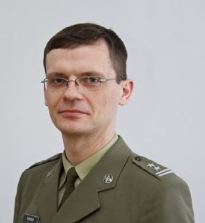 Robert KANIEWSKI Akademia Sztuki Wojennej Centrum Symulacji i Komputerowych Gier Wojennych Streszczenie W artykule przedstawione zostały zagadnienia związane ze sposobem gromadzenia danych przez