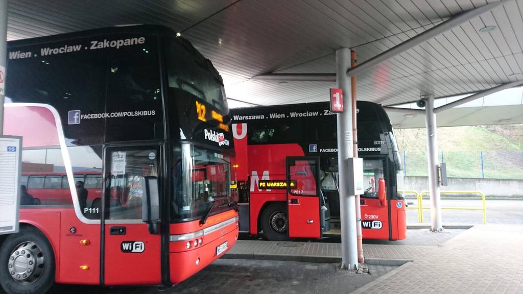 pomimo tego, że ściąga z rynku sporo autobusów, by