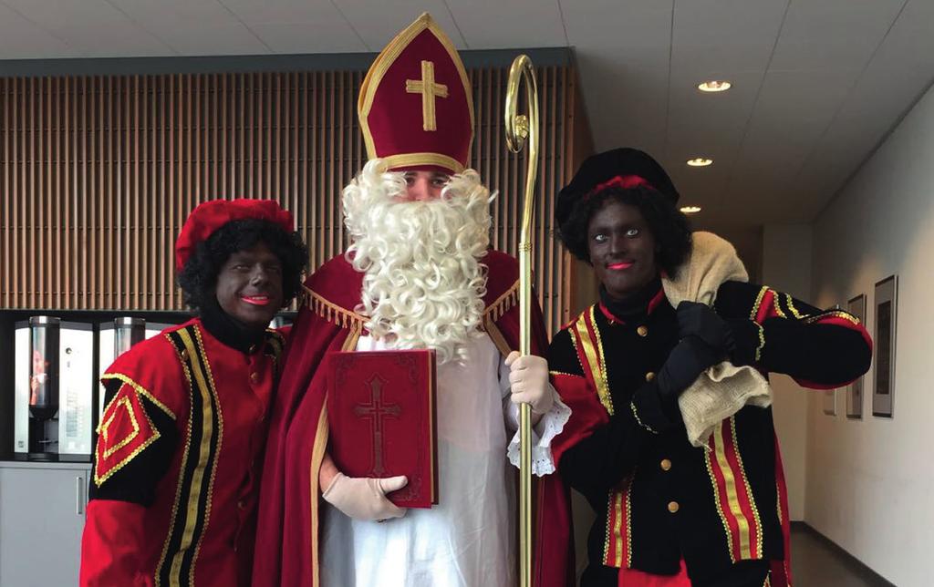 ODWIEDZINY ŚWIĘTEGO MIKOŁAJA Tekst: Czarny Piotruś Święty Mikołaj wrócił już do swojego domu w Madrycie po kilkutygodniowym pobycie w Holandii, podczas którego świętował swoje urodziny.
