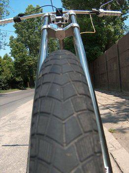 Troszkę o komponentach. W tym chopperze wykorzystaliśmy części z BMX, DH oraz z rowerów turystycznych jak piasta trzybiegowa Nexus Shimano.