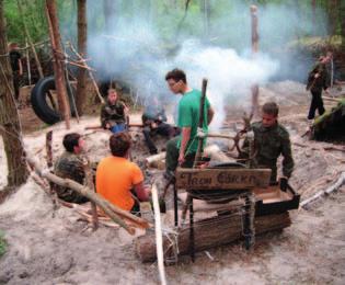 Szalona Akademia Wojskowa 2 Obóz survivalowo-strzelecki 12-15 / 15-18 lat survival: trening przetrwania w trudnych, niesprzyjających warunkach terenowych i atmosferycznych: schronienie - budowa lub