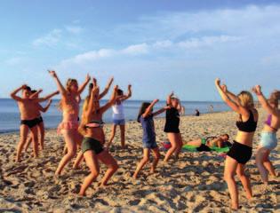 Be fit Obóz Fitness i Sportu 10-14 / 14-18 lat Step trening: zajęcia o wysokiej intensywności z wykorzystaniem stepów; zawierają taneczne układy choreograficzne mające na celu redukcję tkanki