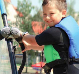 przygoda z deską i żaglem Obóz windsurfingowy 10-14 / 14-18 lat windsurfing: nauka oraz doskonalenie żeglowania na desce windsurfingowej - pakiet 15 godzin szkolenia z instruktorem.